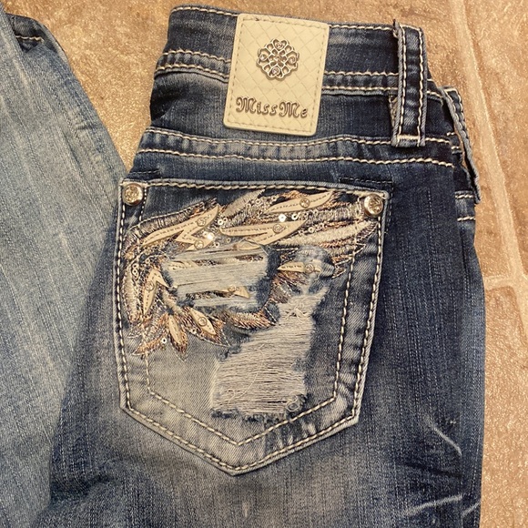 Miss me. Straight leg. No damage. Size 27. - Picture 2 of 5